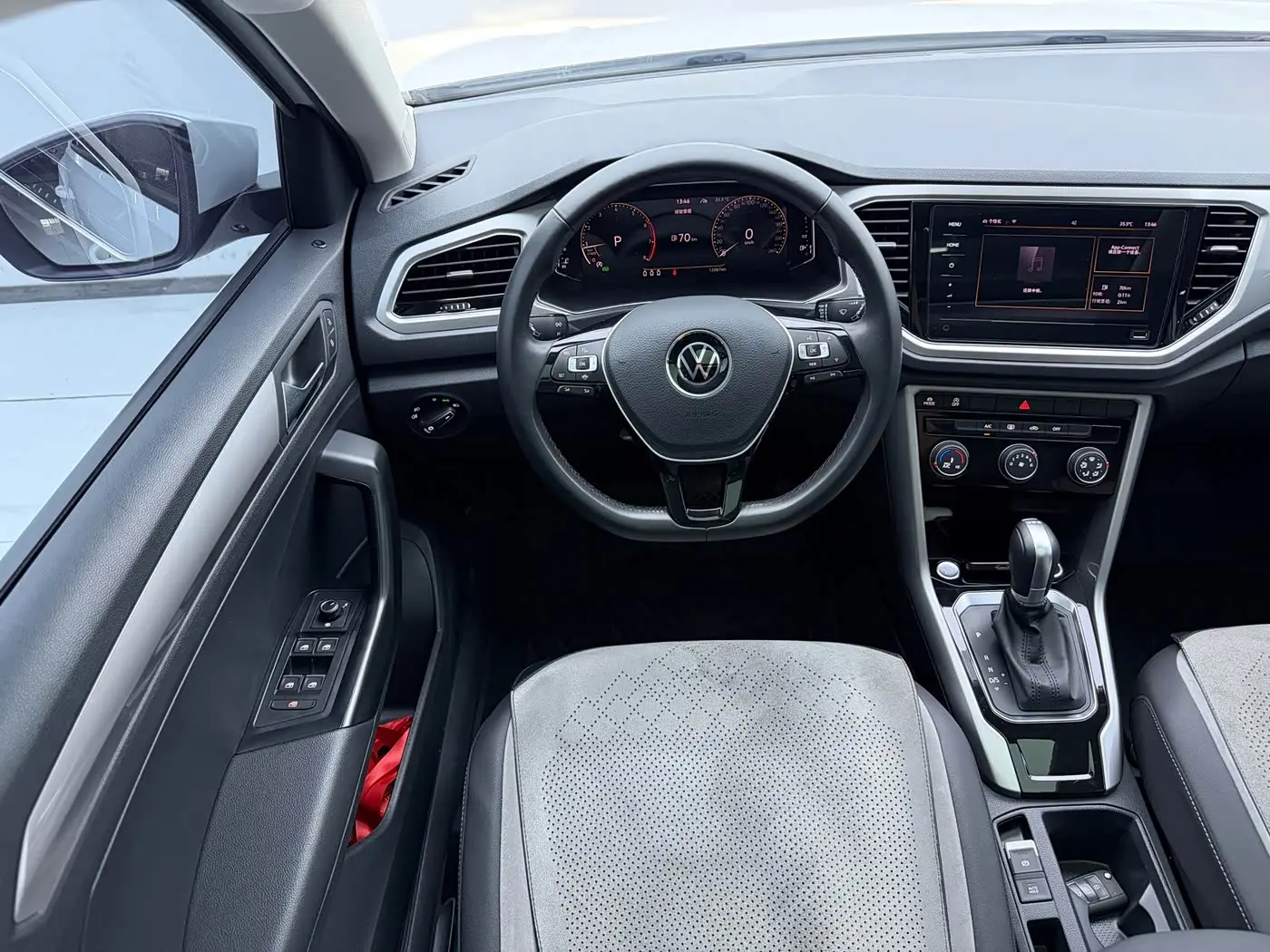 Volkswagen T-ROC 2022 — Photo 17/18