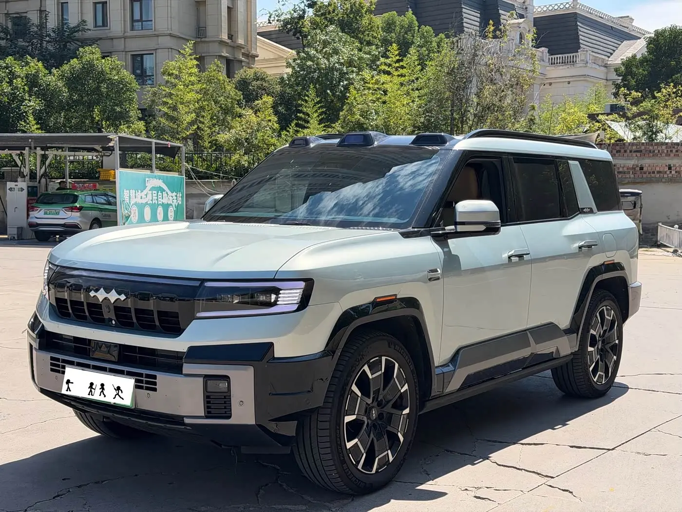 Fang Cheng Bao Leopard 8 2024 — Photo 1/9