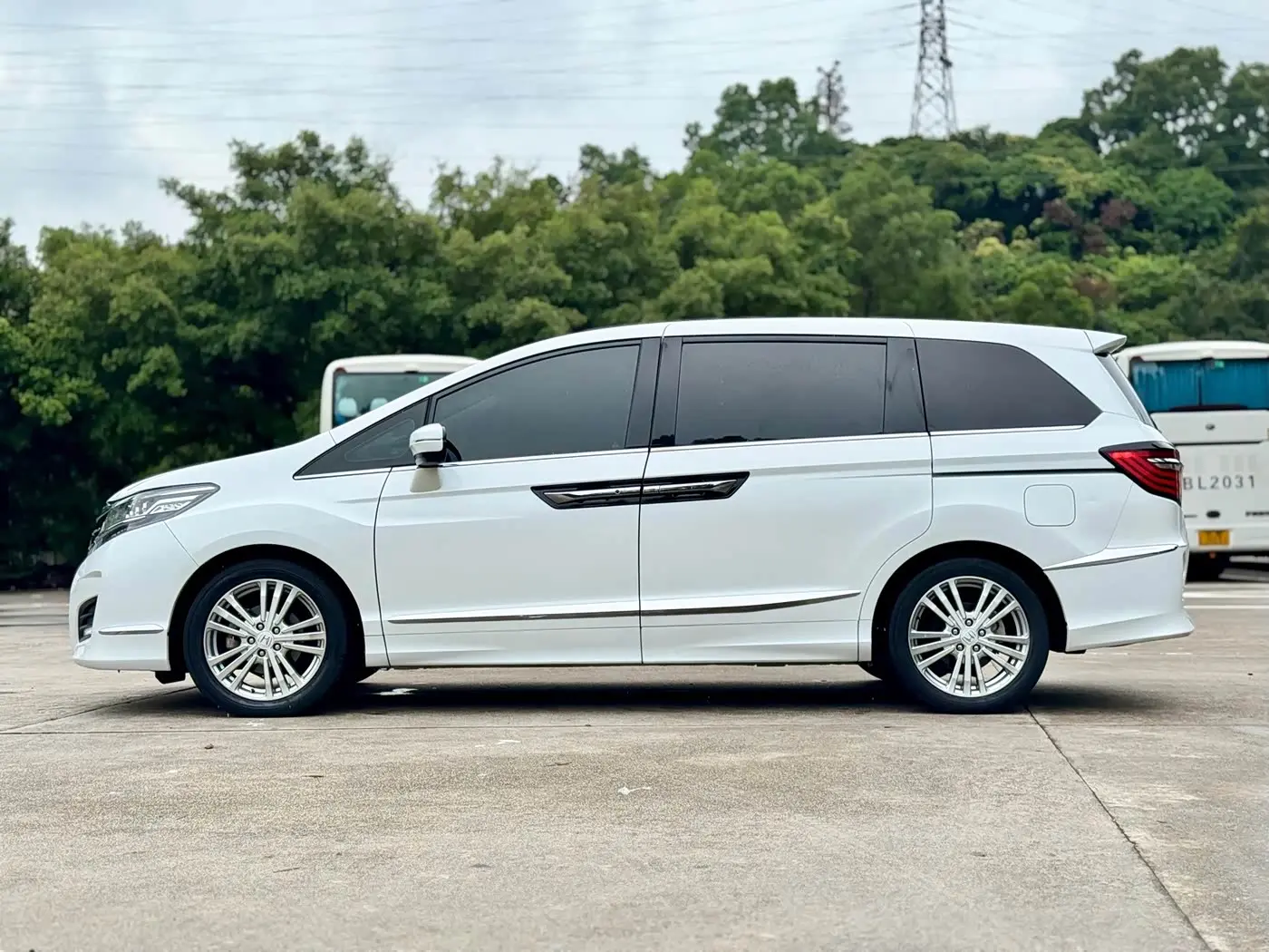 Honda Elysion 2018 — ფოტო 7/20