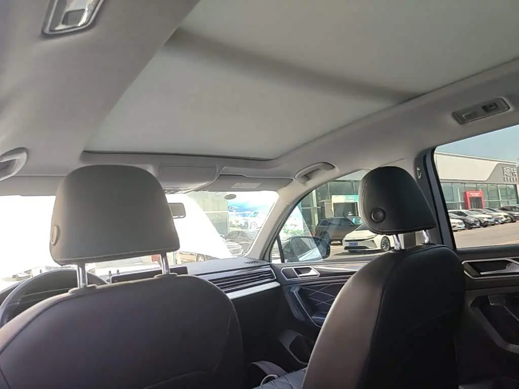 Volkswagen Tiguan L 2024 — Şəkil 18/20