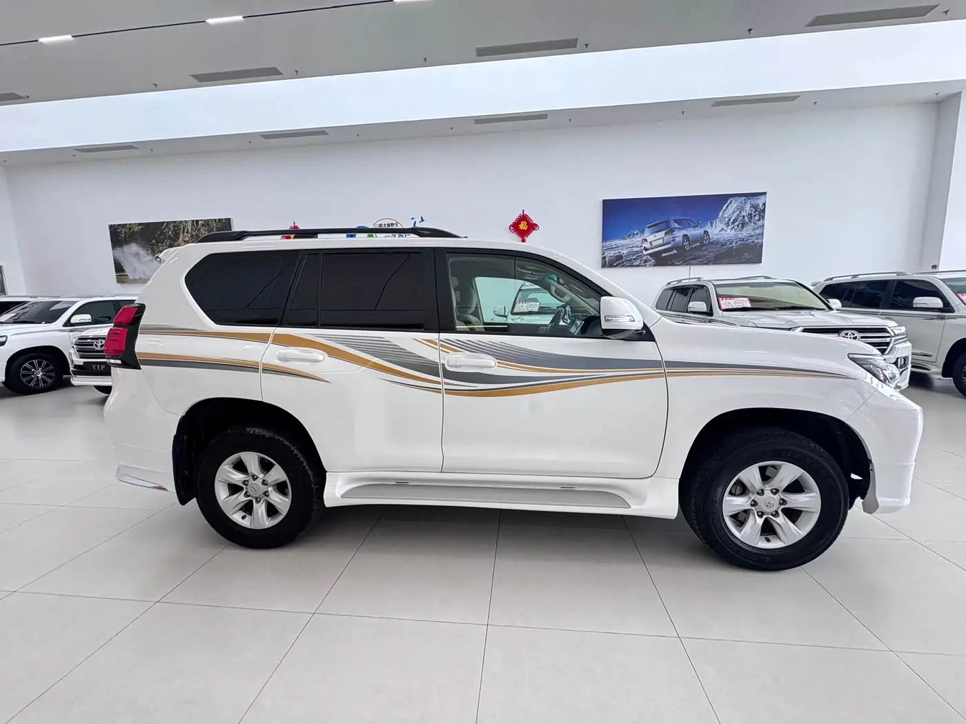 Toyota Prado 2012 — Photo 9/12