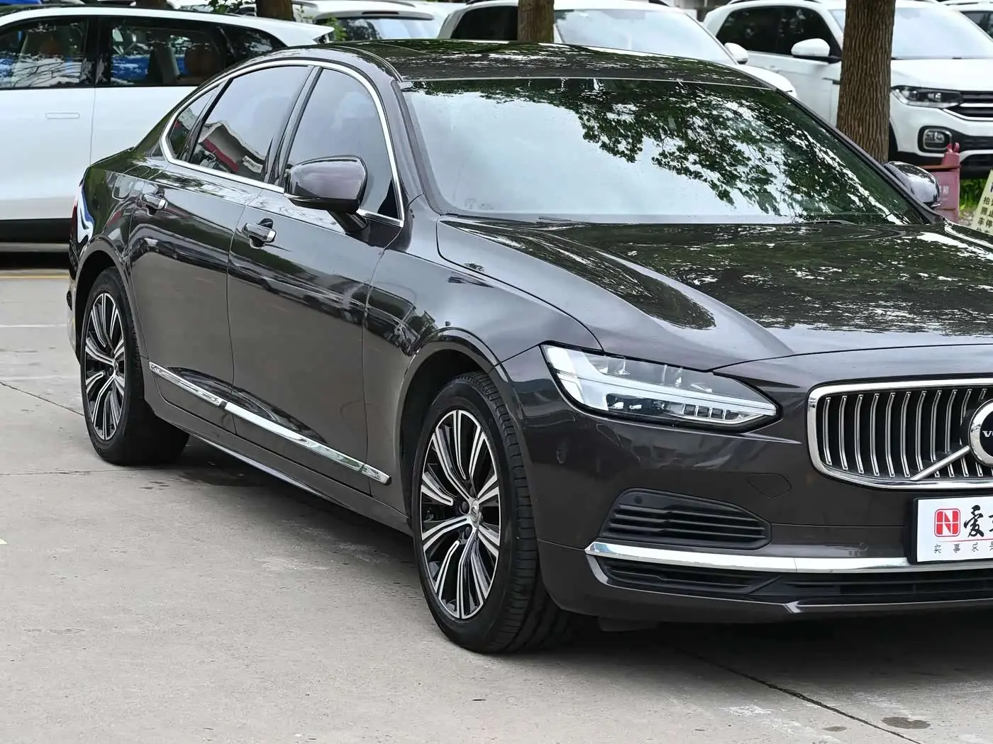 Volvo S90 Plug-in Hybrid 2021 — Photo 8/18