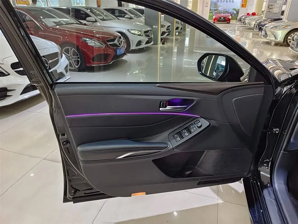 Toyota Avalon 2021 — Photo 6/11
