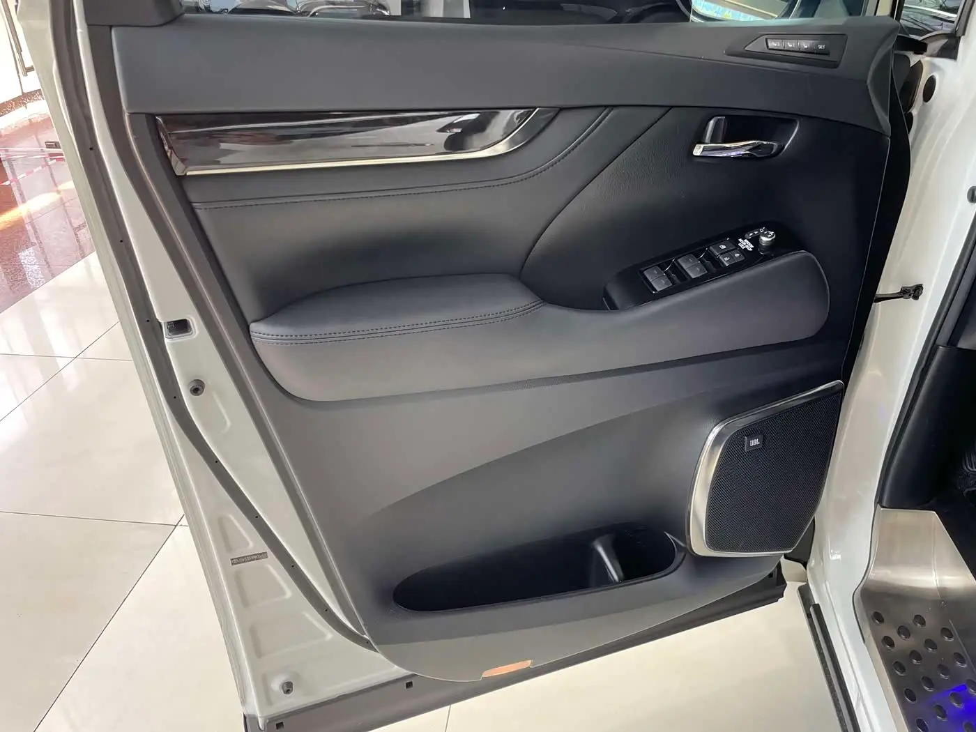 Toyota Vellfire 2021 — Фото 4/19