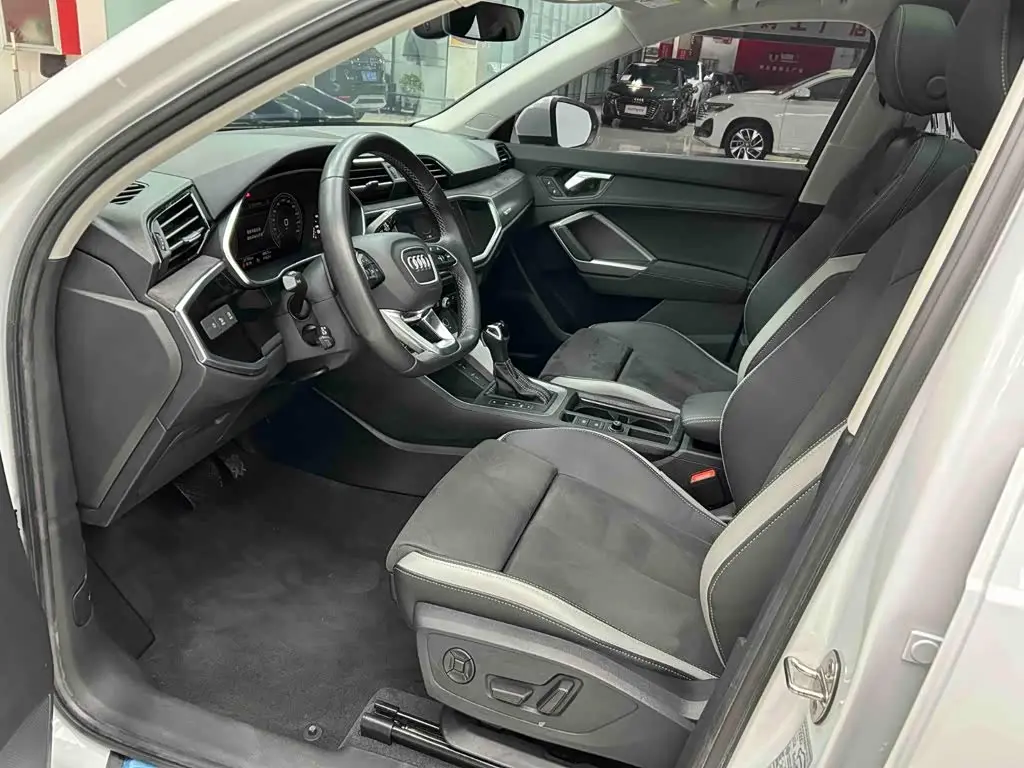 Audi Q3 2022 — Photo 17/20
