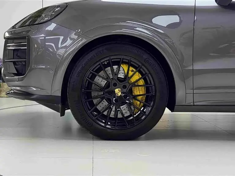 Porsche Cayenne 2023 — Photo 4/15