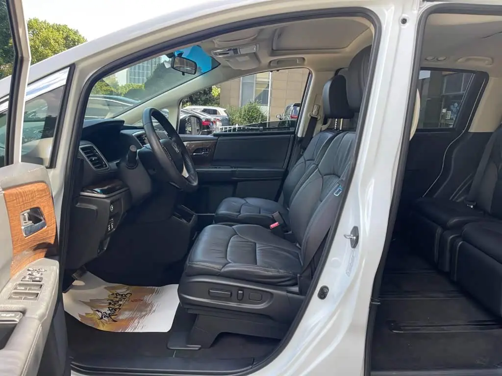 Honda Odyssey 2018 — Şəkil 12/20