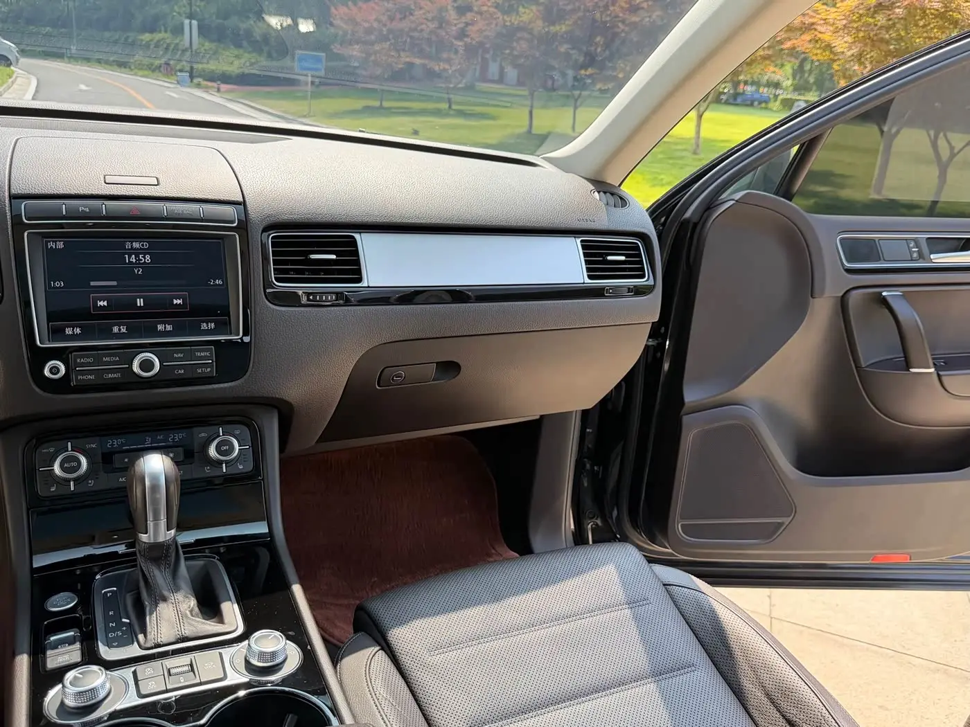 Volkswagen Touareg 2018 — Photo 10/20