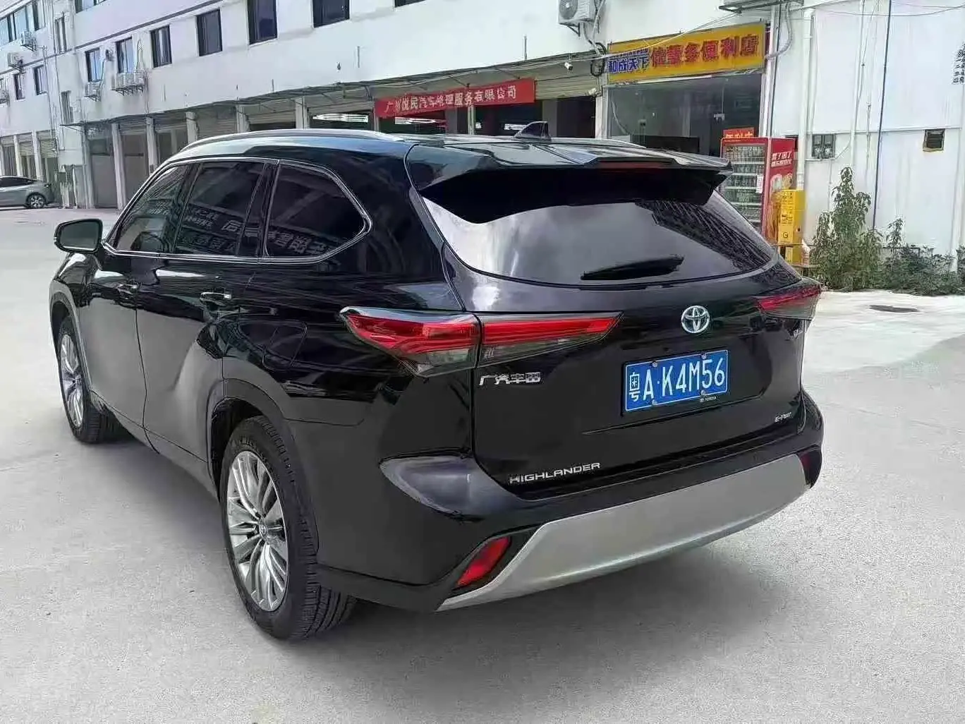 Toyota Highlander 2023 — ფოტო 3/10