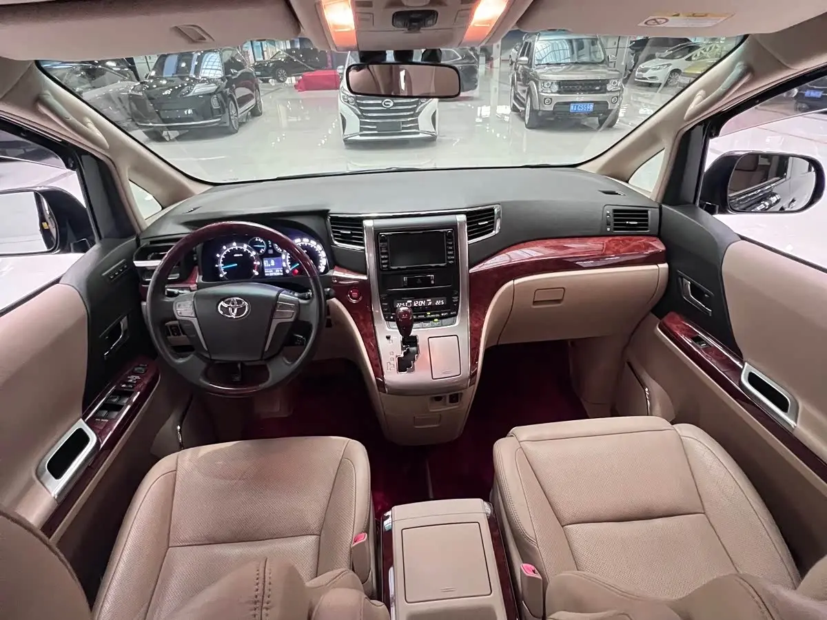 Toyota Alphard 2010 — Photo 14/20
