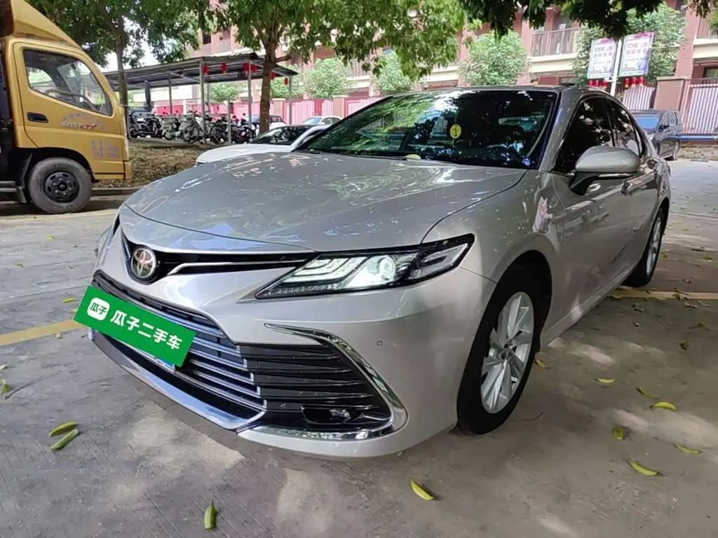 Toyota Camry 2021 — Фото 1/20