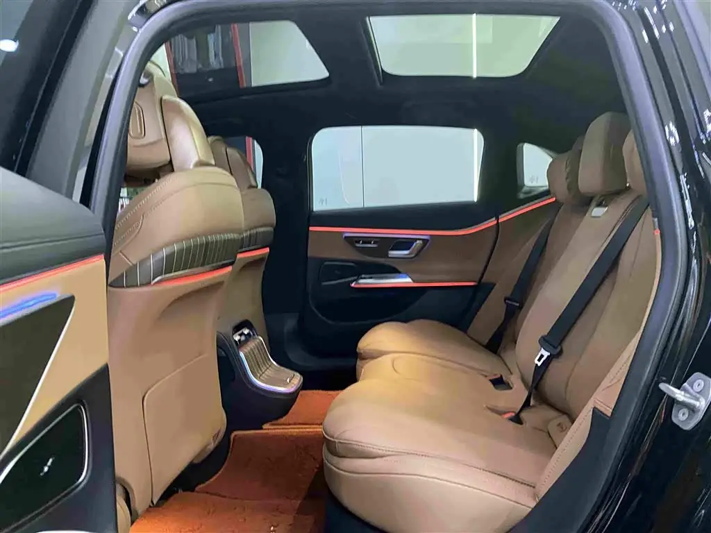 Mercedes-Benz E-Class 2025 — Фото 7/18
