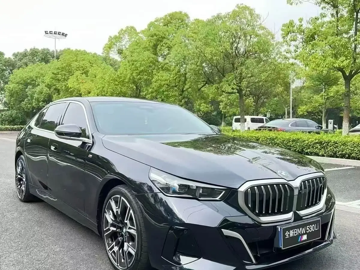 BMW 5 Series 2025 — Şəkil 2/9
