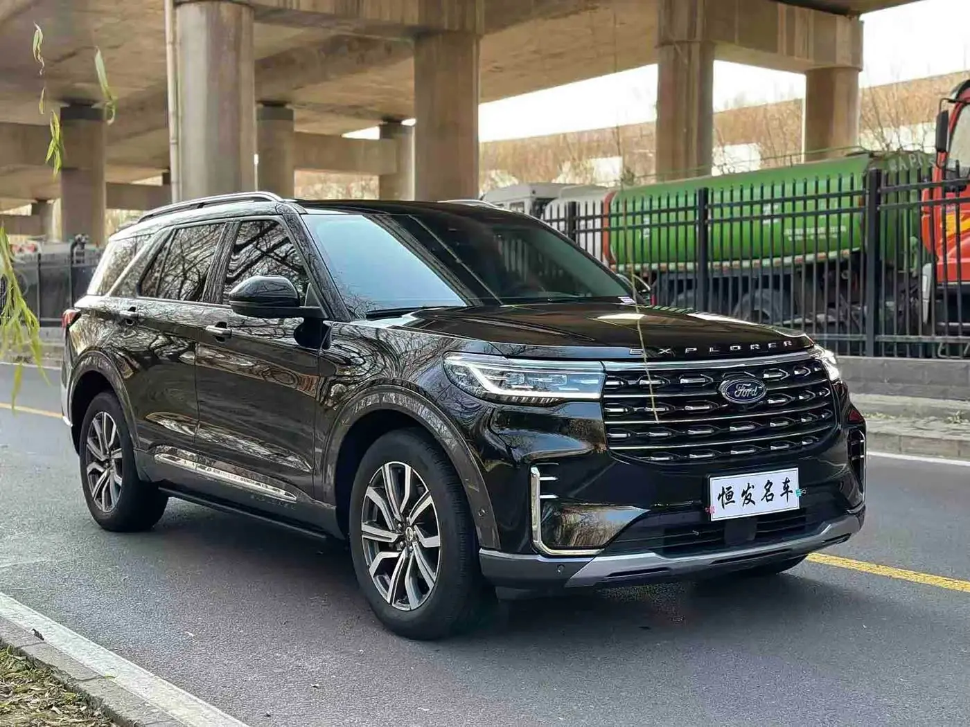 Ford Explorer 2023 — Photo 4/16