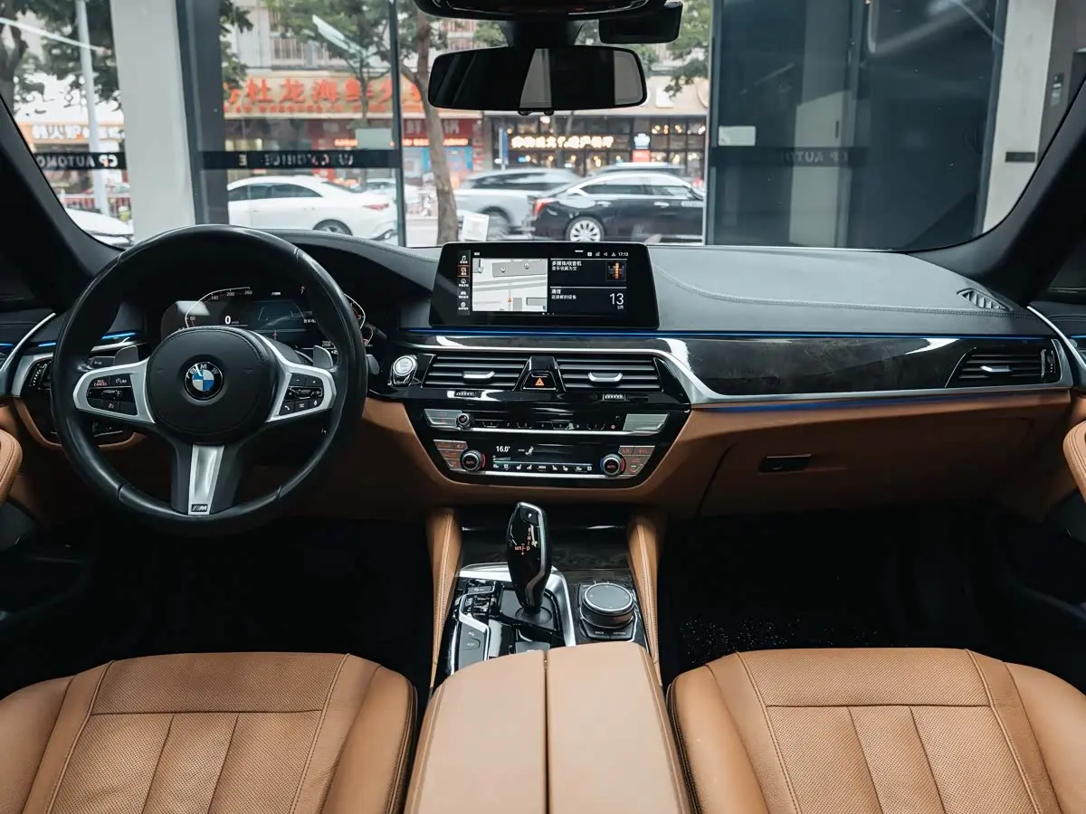 BMW 5 Series 2020 — Photo 14/20