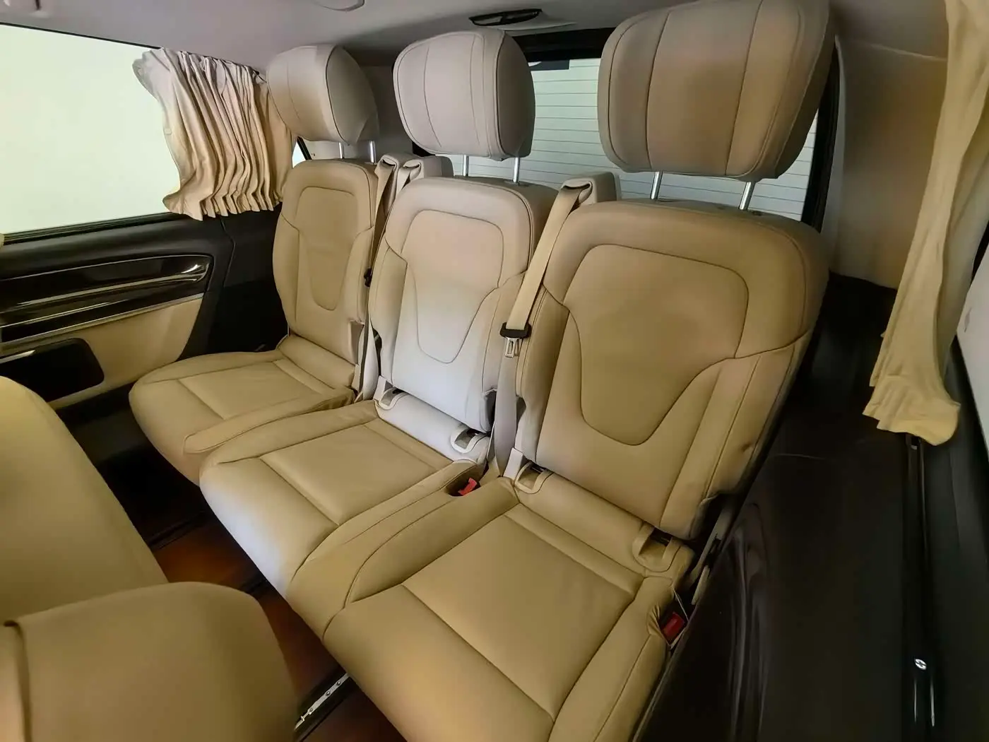 Mercedes-Benz V-Class 2020 — Фото 17/19