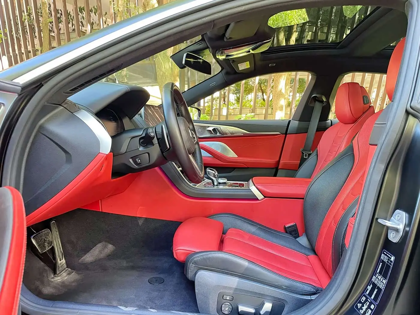 BMW 8 Series 2022 — Photo 8/13