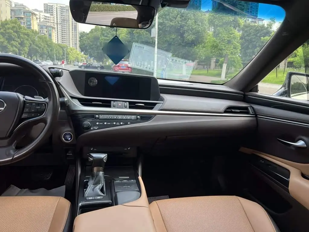 Lexus ES 2019 — Şəkil 14/20