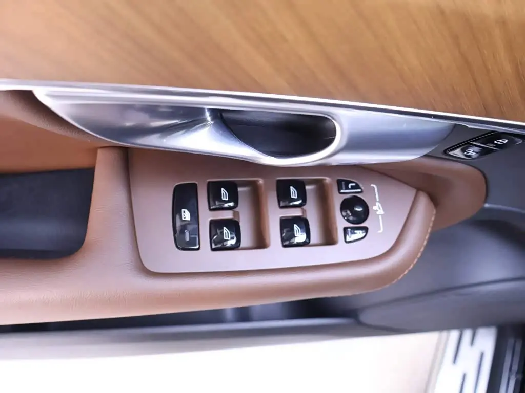 Volvo XC90 2024 — Фото 17/20