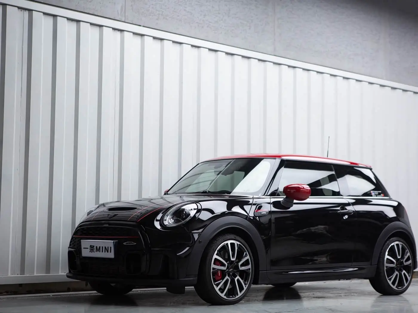 MINI JCW 2023 — Фото 1/10