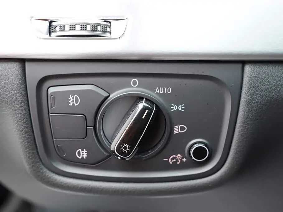 Audi A8 2014 — Photo 6/20