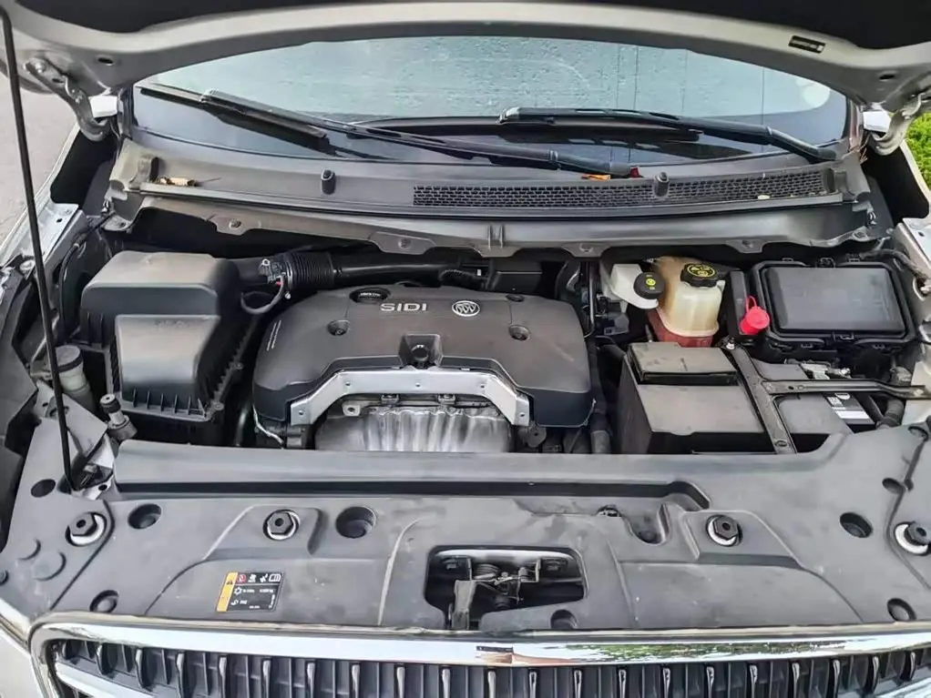 Buick GL8 2018 — Photo 3/5