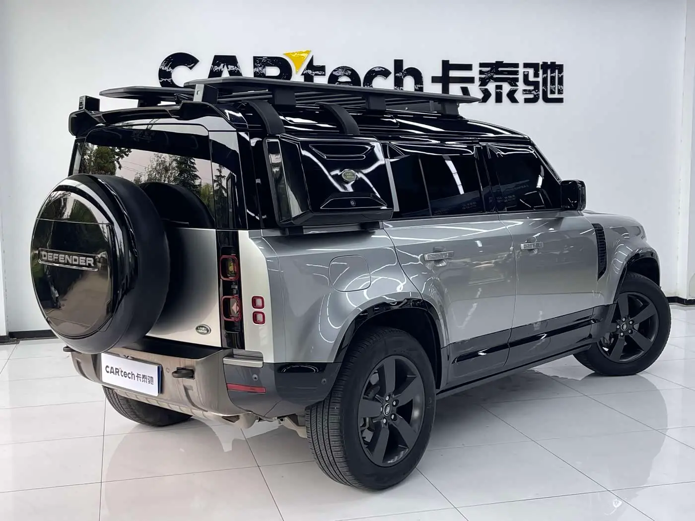 Land Rover Defender 2023 — Photo 4/20