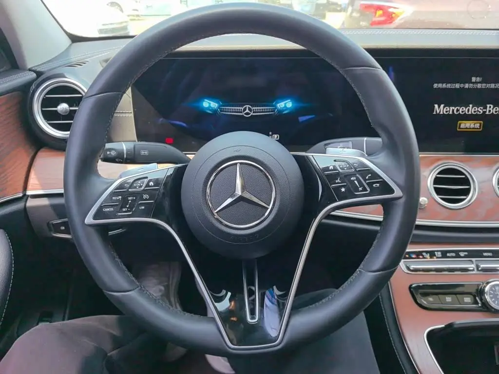 Mercedes-Benz E-Class 2022 — Фото 3/17