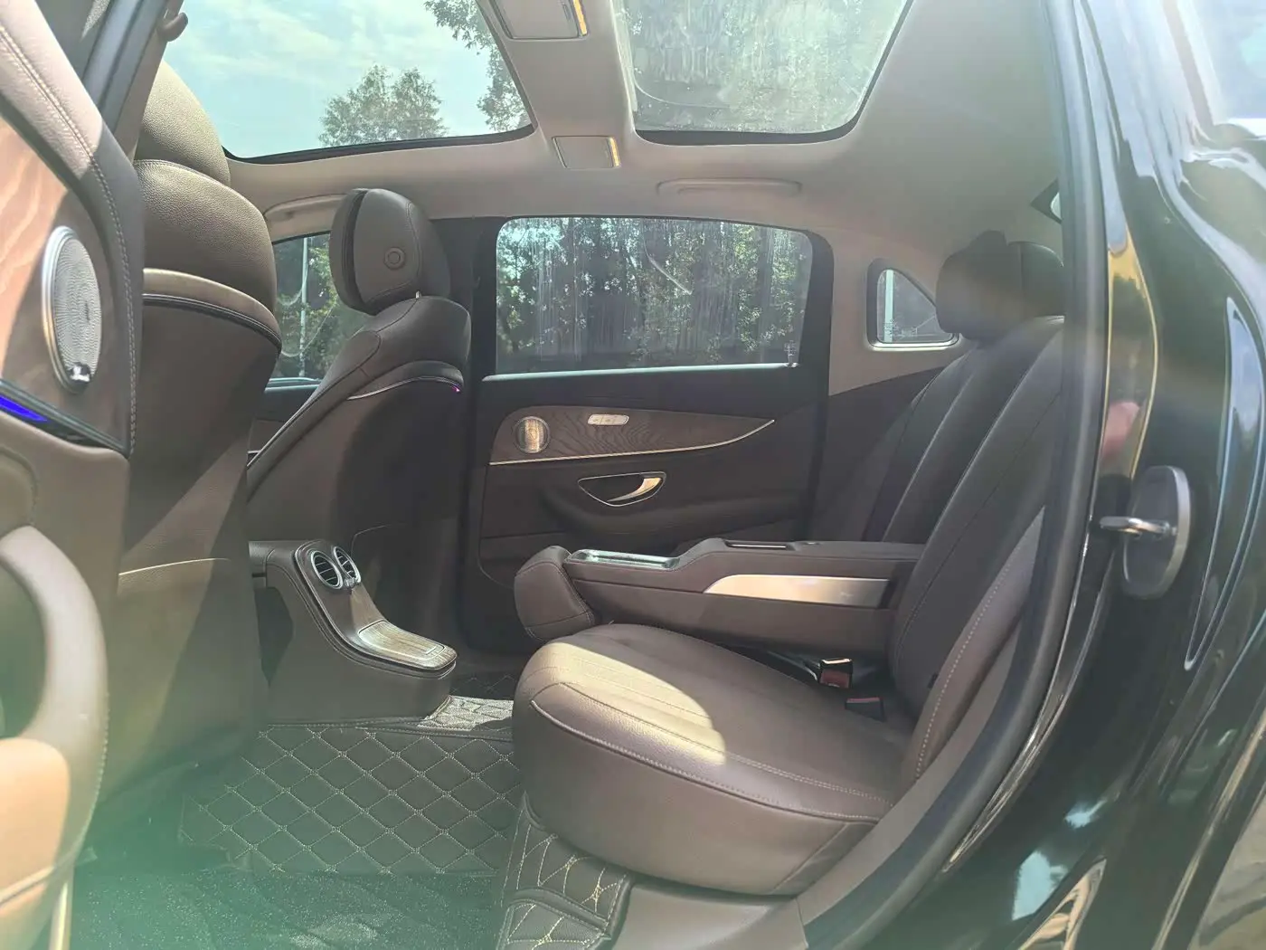 Mercedes-Benz E-Class 2022 — Фото 9/15