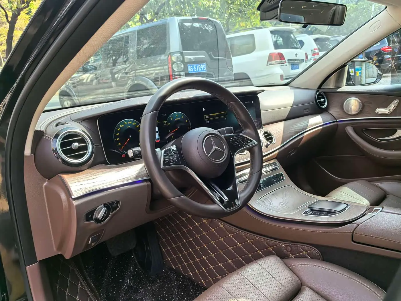 Mercedes-Benz E-Class 2022 — Фото 10/15