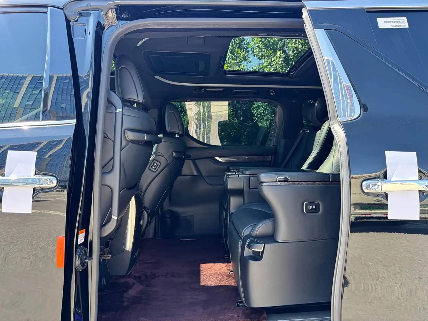 Toyota Vellfire 2023 — Photo 9/20