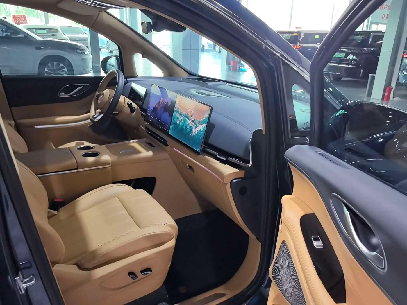 Voyah Auto Voyah Dreamer 2024 — Photo 9/12
