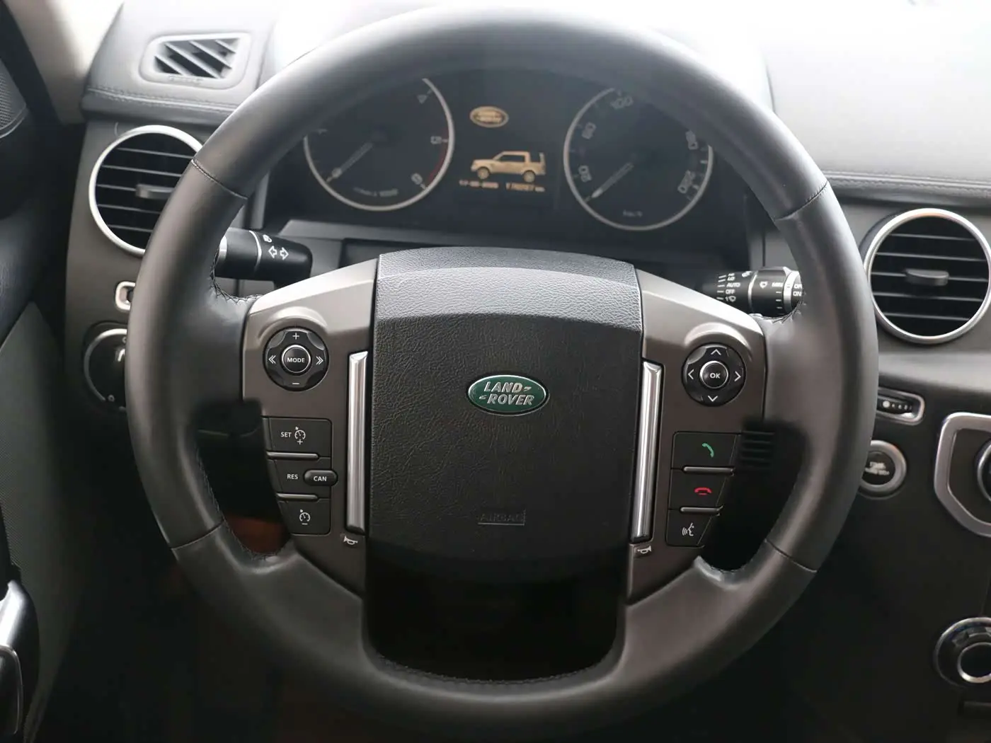 Land Rover Discovery 2013 — Photo 5/16
