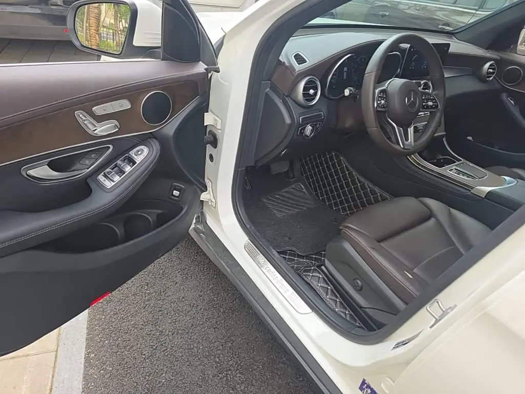 Mercedes-Benz GLC 2020 — Photo 16/20
