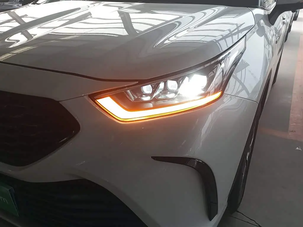 Toyota Crown Kluger 2021 — Şəkil 18/20