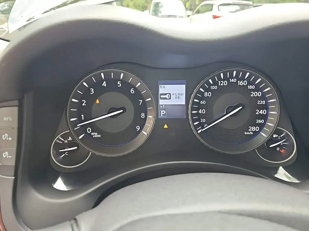 Infiniti Q70 2017 — Photo 4/20