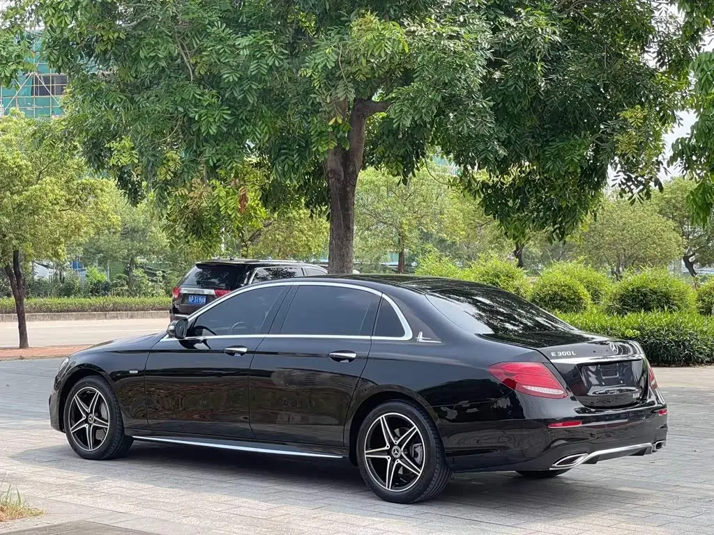 Mercedes-Benz E-Class 2020 — Photo 9/9