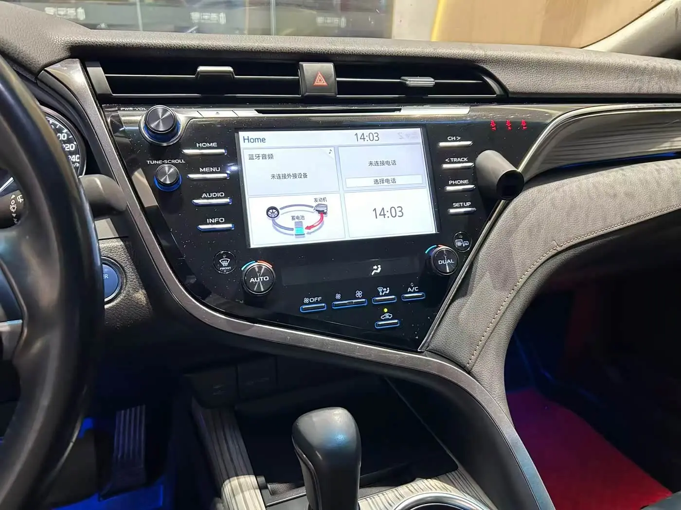 Toyota Camry 2018 — Фото 15/17
