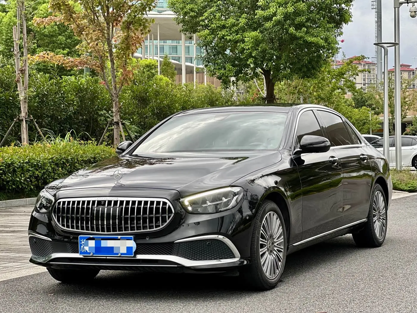 Mercedes-Benz E-Class 2021 — Photo 1/18