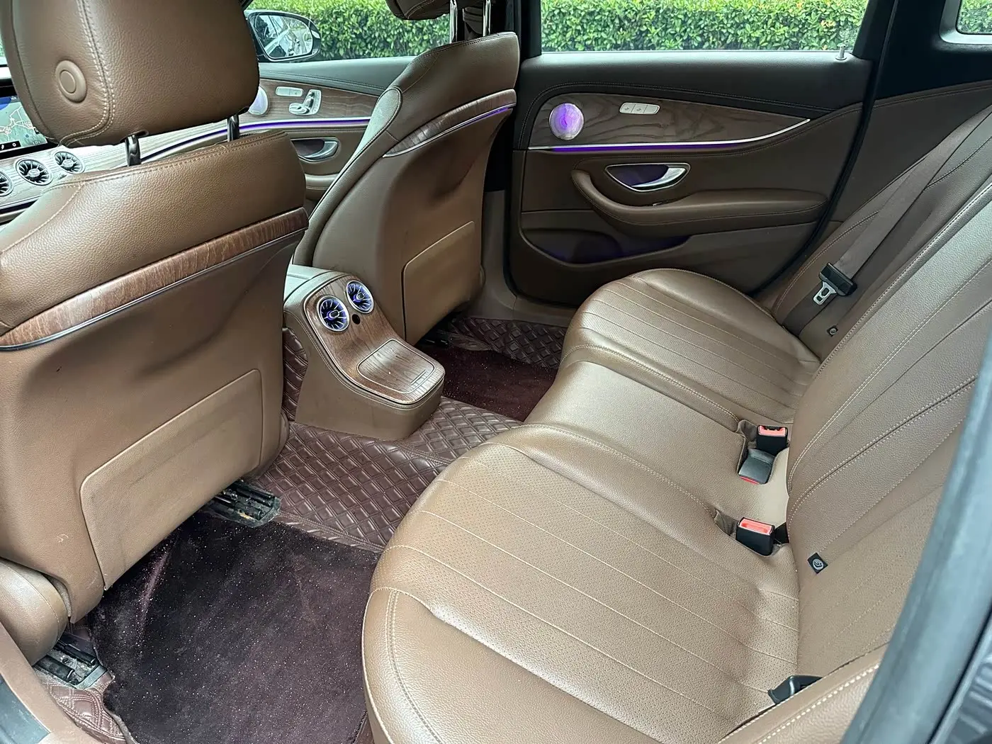 Mercedes-Benz E-Class 2021 — Photo 9/18