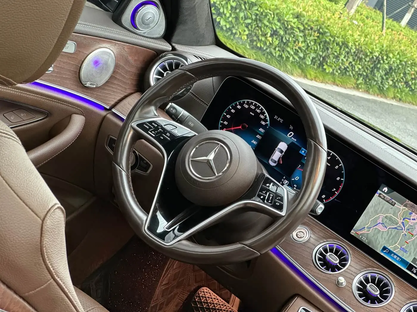 Mercedes-Benz E-Class 2021 — Photo 11/18