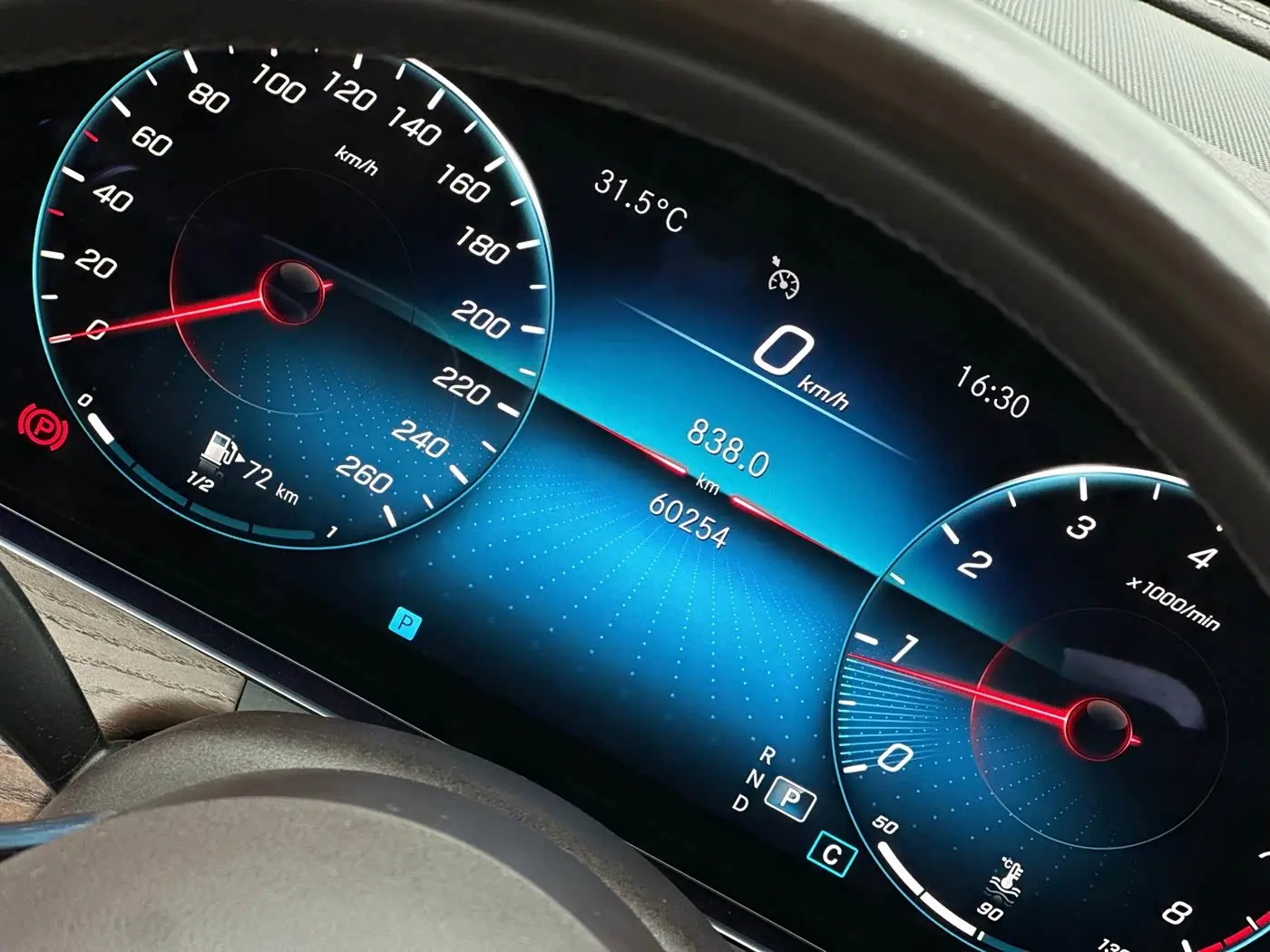 Mercedes-Benz E-Class 2021 — Photo 15/18