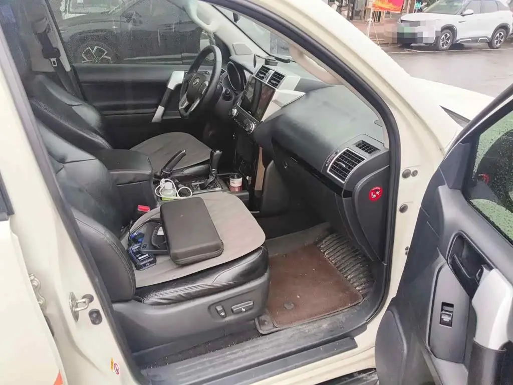 Toyota Prado 2017 — Photo 10/15