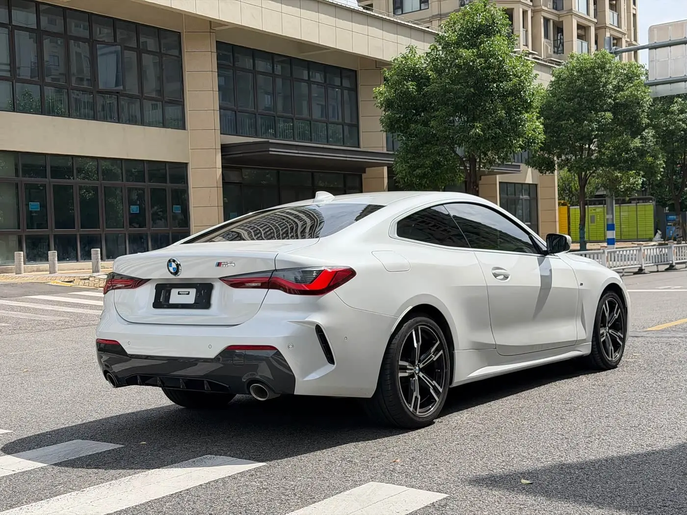 BMW 4 Series 2021 — Photo 17/18