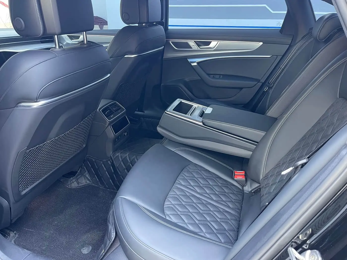 Audi A6L 2025 — Photo 5/9