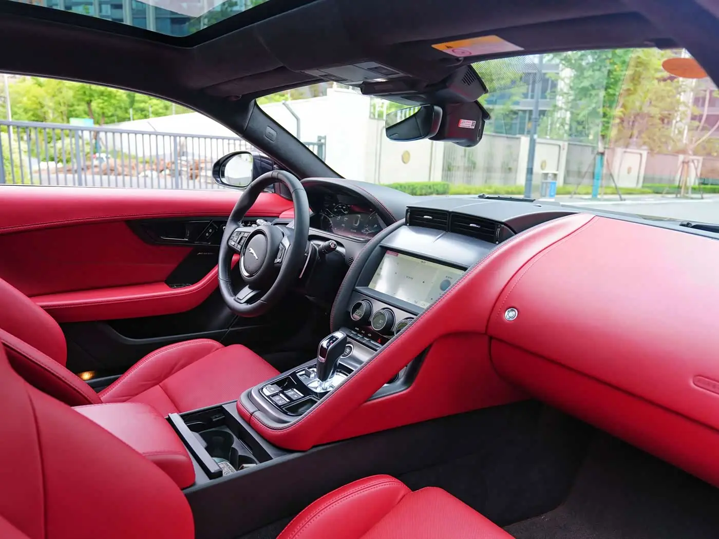 Jaguar F-TYPE 2024 — Photo 7/12