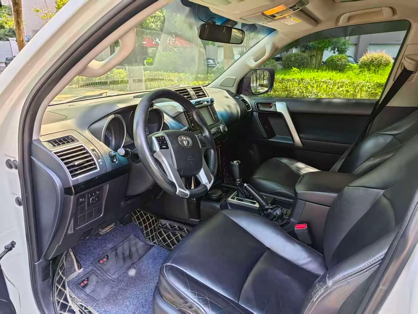 Toyota Prado 2017 — Photo 4/9