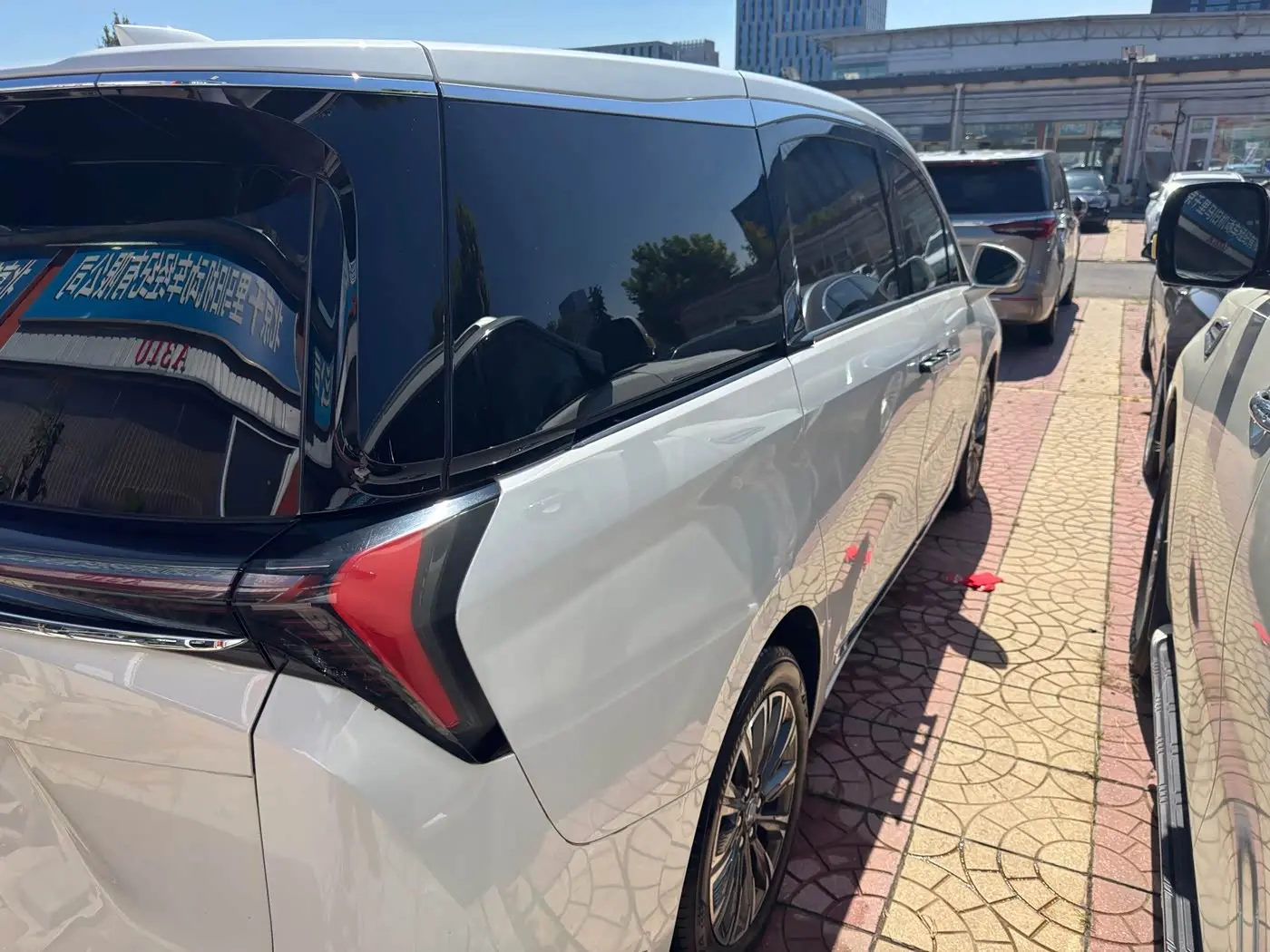 Buick GL8 2025 — Photo 13/20