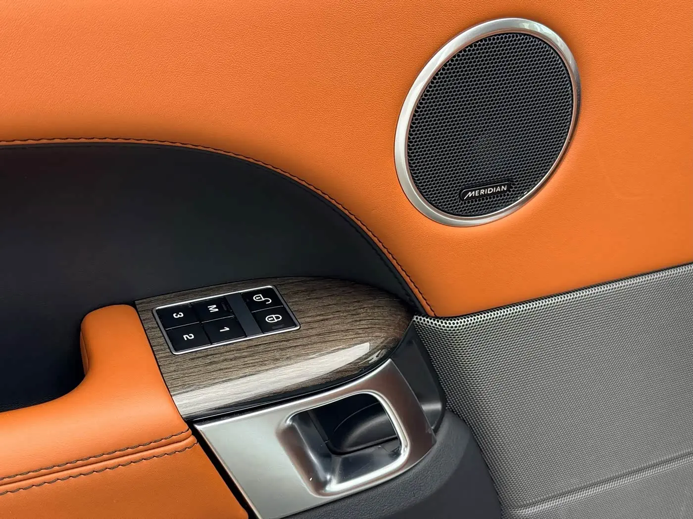 Land Rover Range Rover Sport 2015 — Şəkil 19/20
