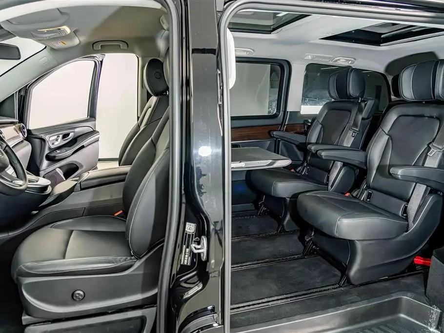 Mercedes-Benz V-Class 2022 — Photo 17/20